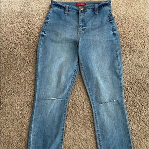 GUESS DISTRESSED SKINNY JEAN NEVER WORN